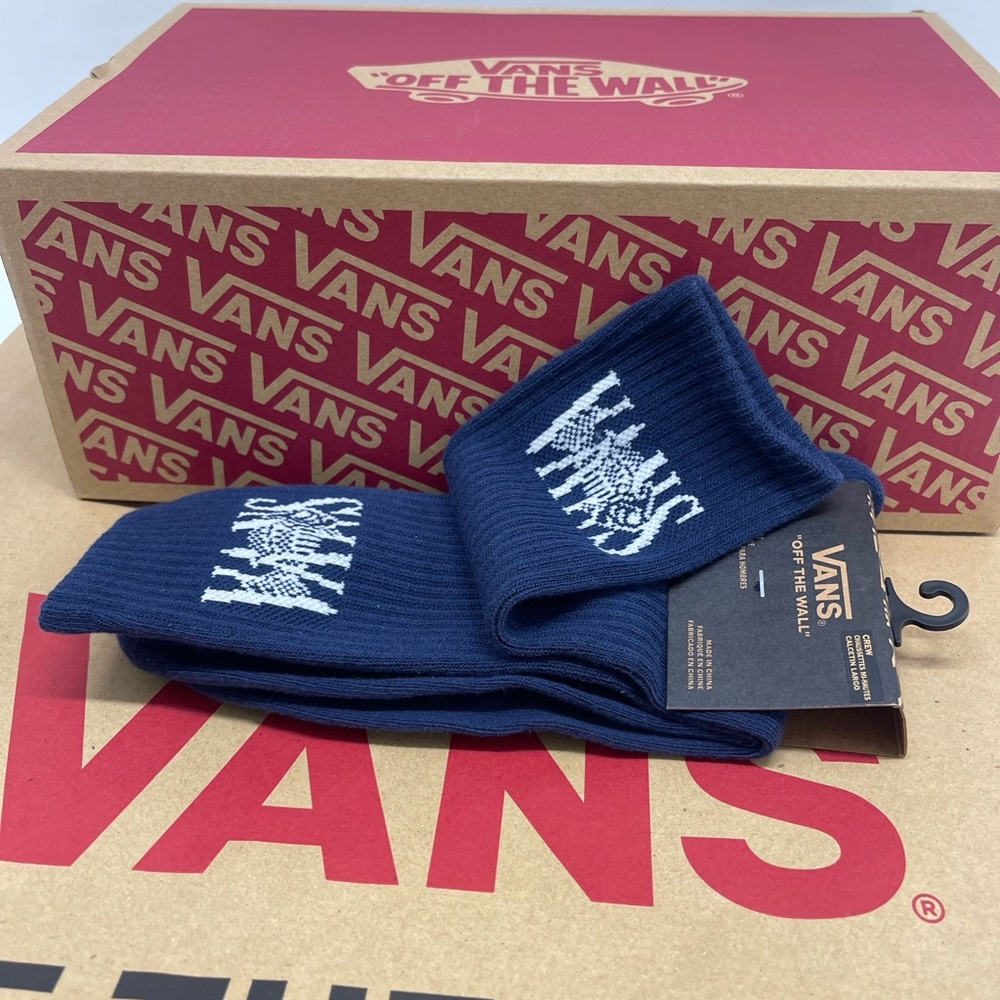 VANS "Off The Wall" socks
New with the tag authentic Vans socks (1 pair) - Picture 2 of 16